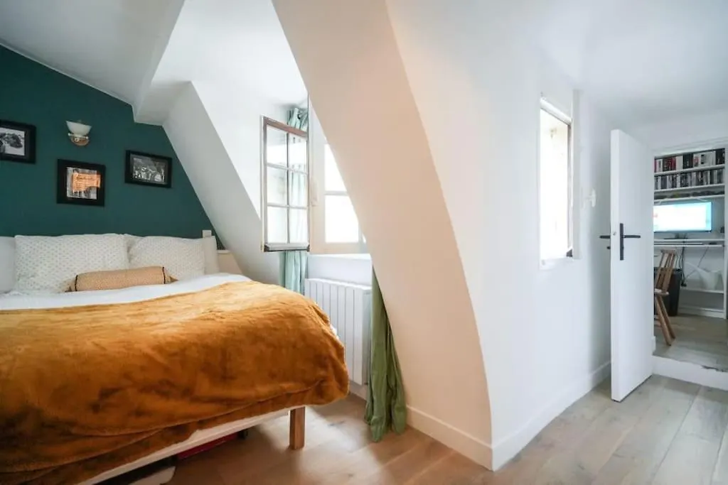 Exquisite Apartment In Paris 3Rd