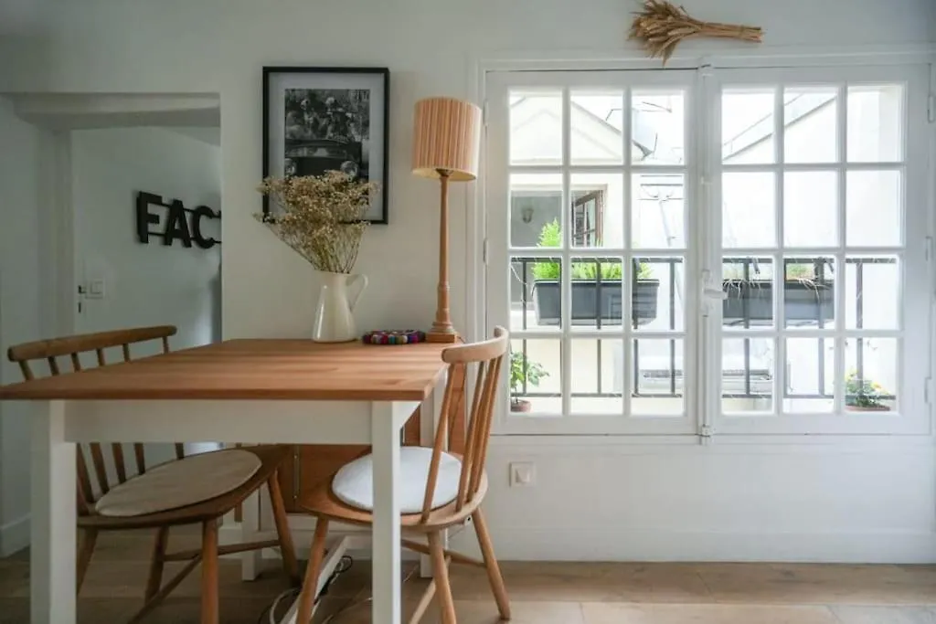 Exquisite Apartment In Paris 3Rd France
