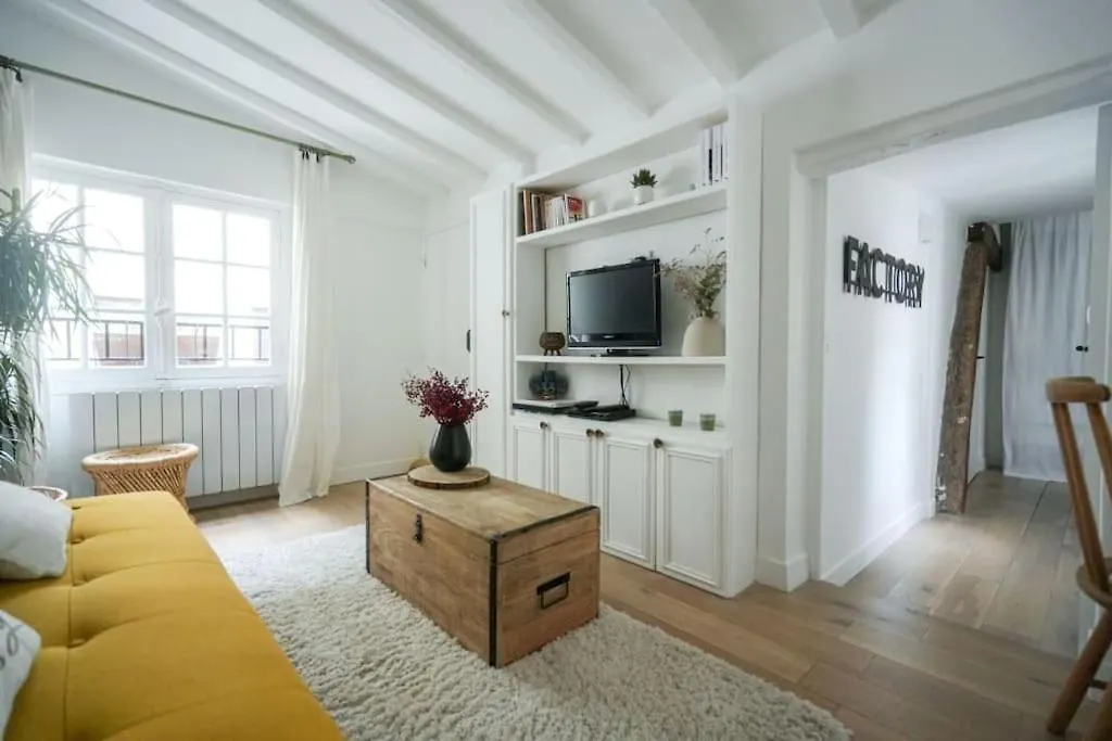 Exquisite Apartment In Paris 3Rd